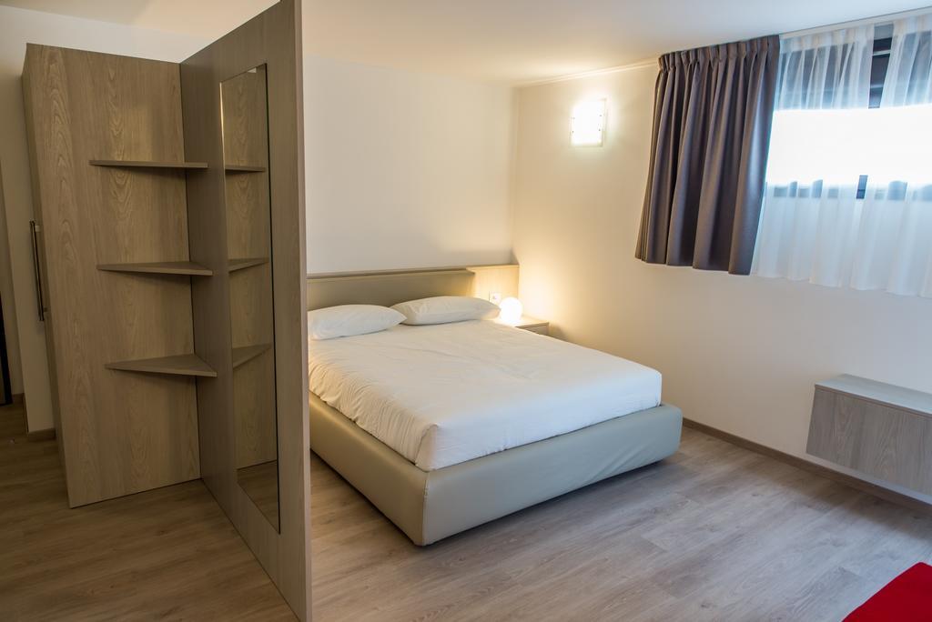 Апартаменти Residenza Luigina Варенна Номер фото