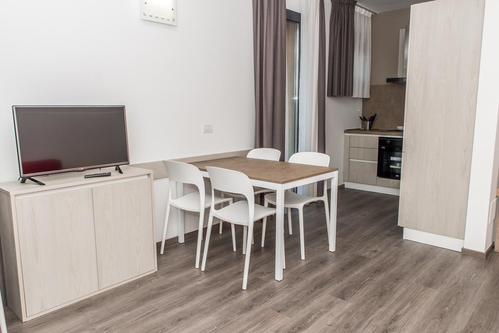 Апартаменти Residenza Luigina Варенна Номер фото